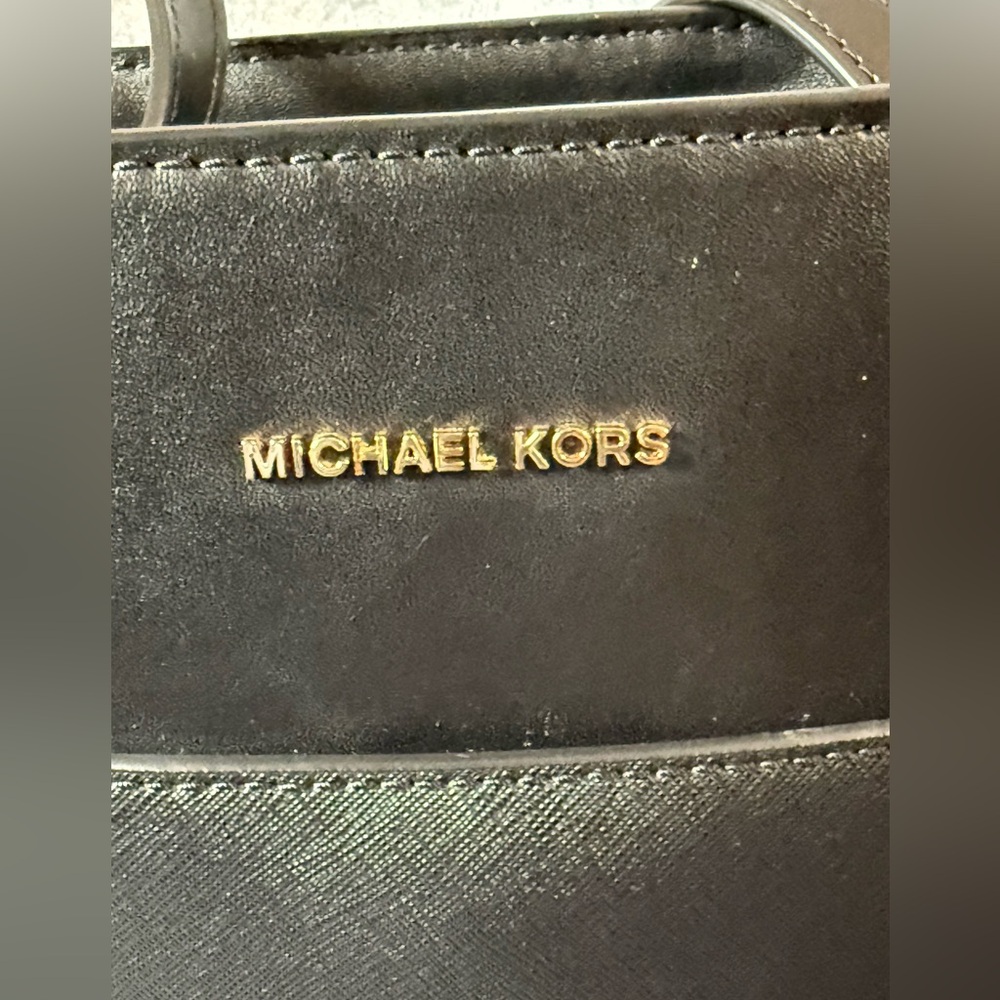 Michael Kors purse - Picture 5 of 9